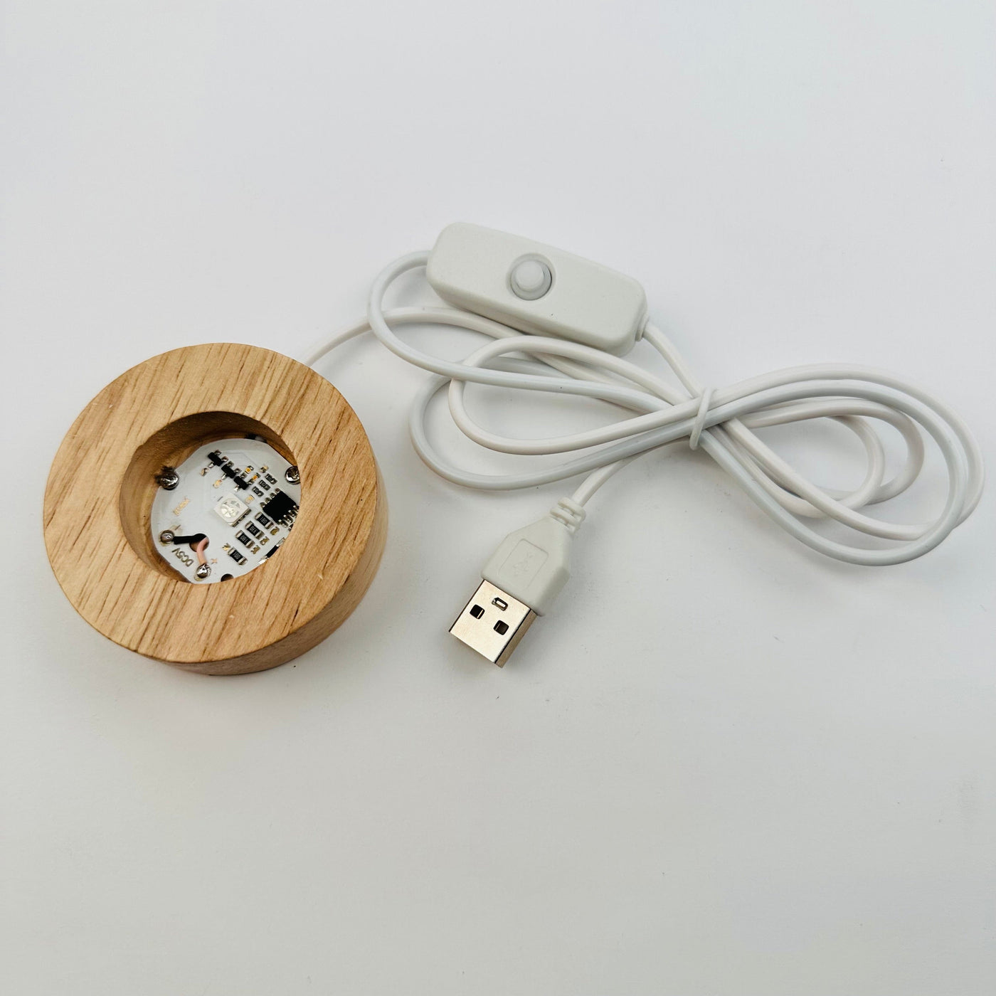 woodent stand comes with a USB cord and an on and off button
