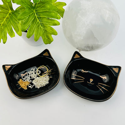 ceramic cat dishes can be used to hold jewelry 