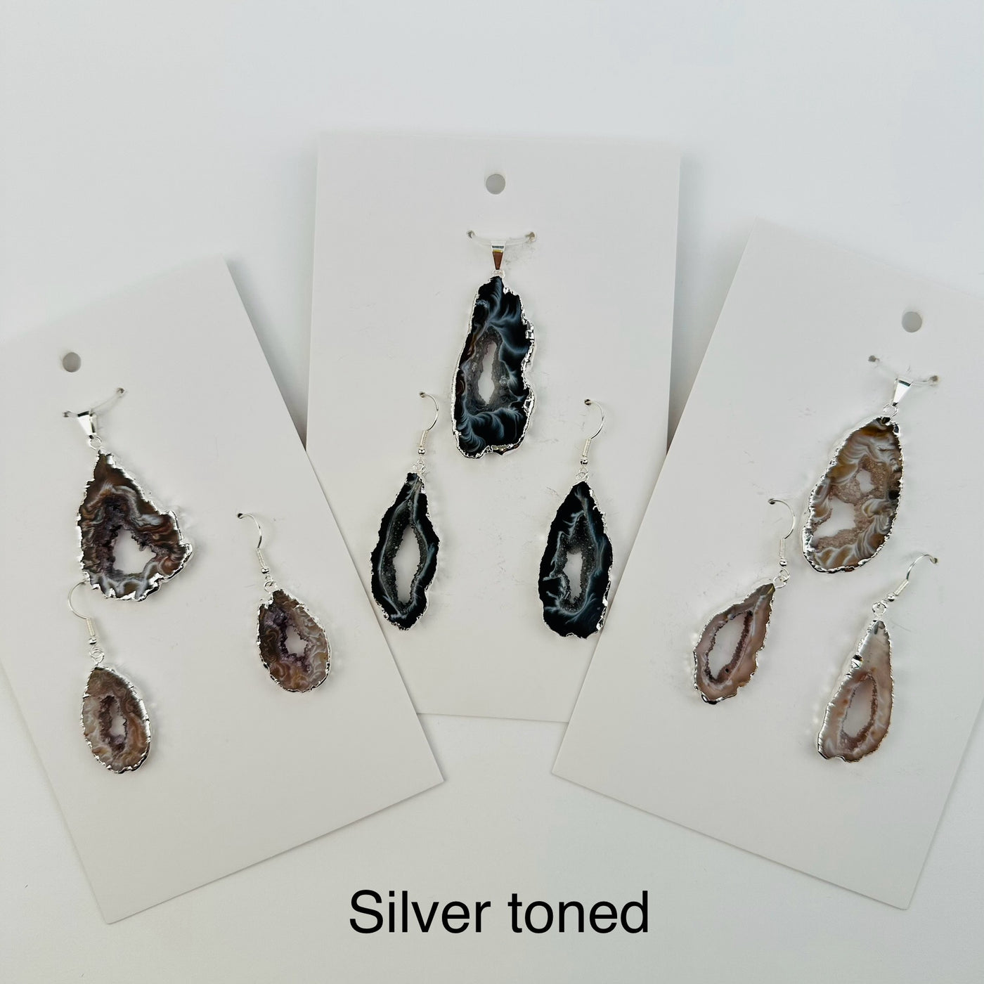 agate slice earrings and necklace sets in electroplated silver 