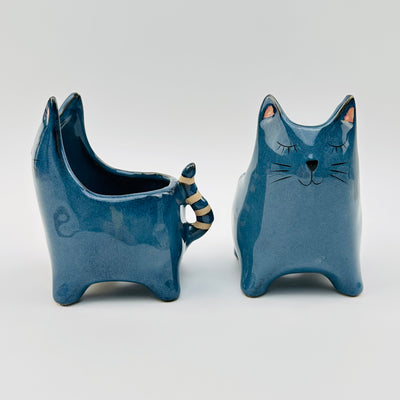 front and side view of the cat planter 