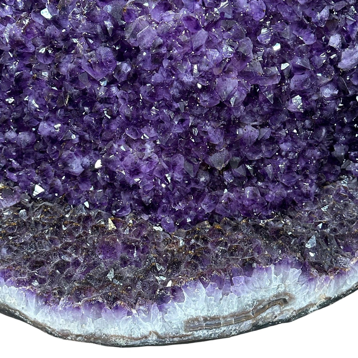 close up of the amethyst crystal clusters 