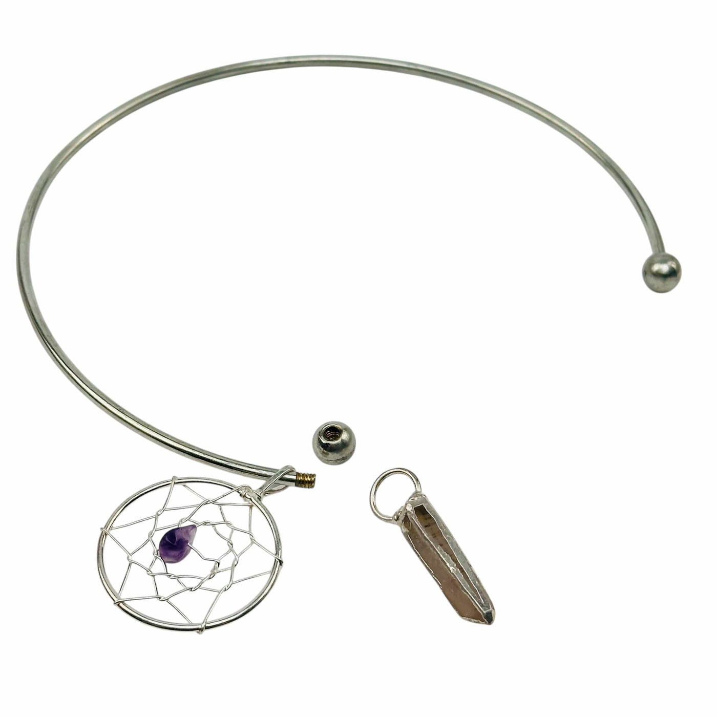 close up of the details on this necklace