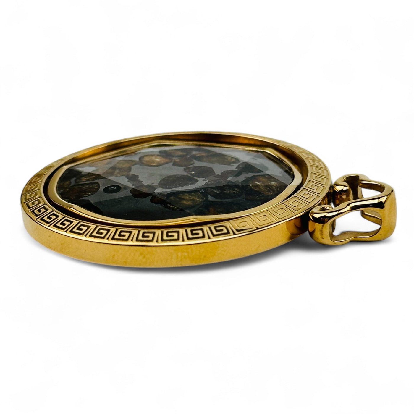 close up of the details on this pendant 