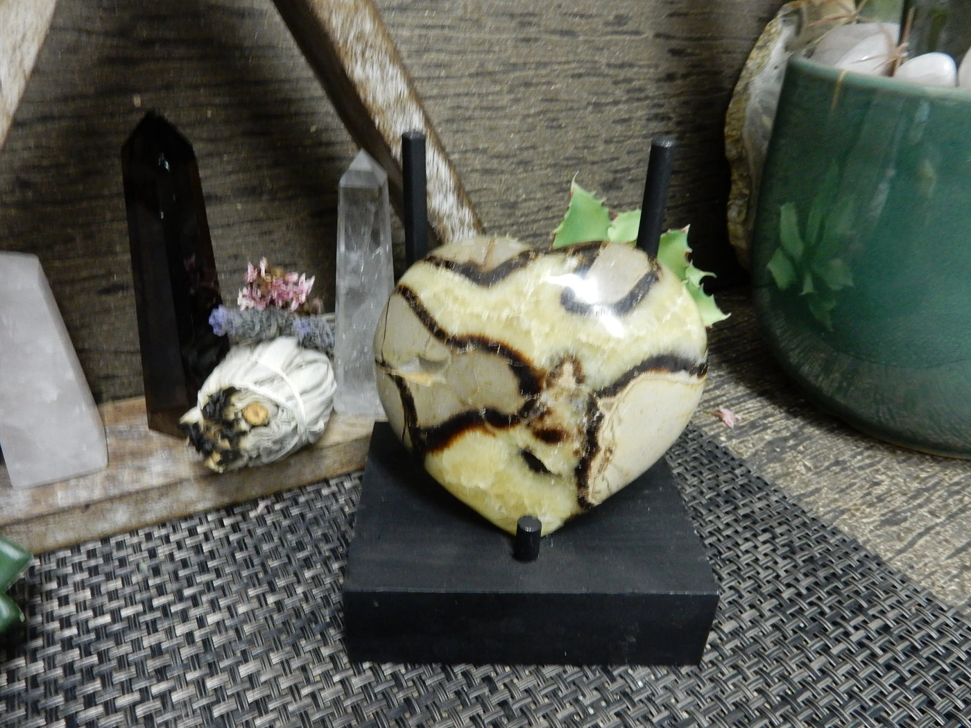 septarian with decorations in the background