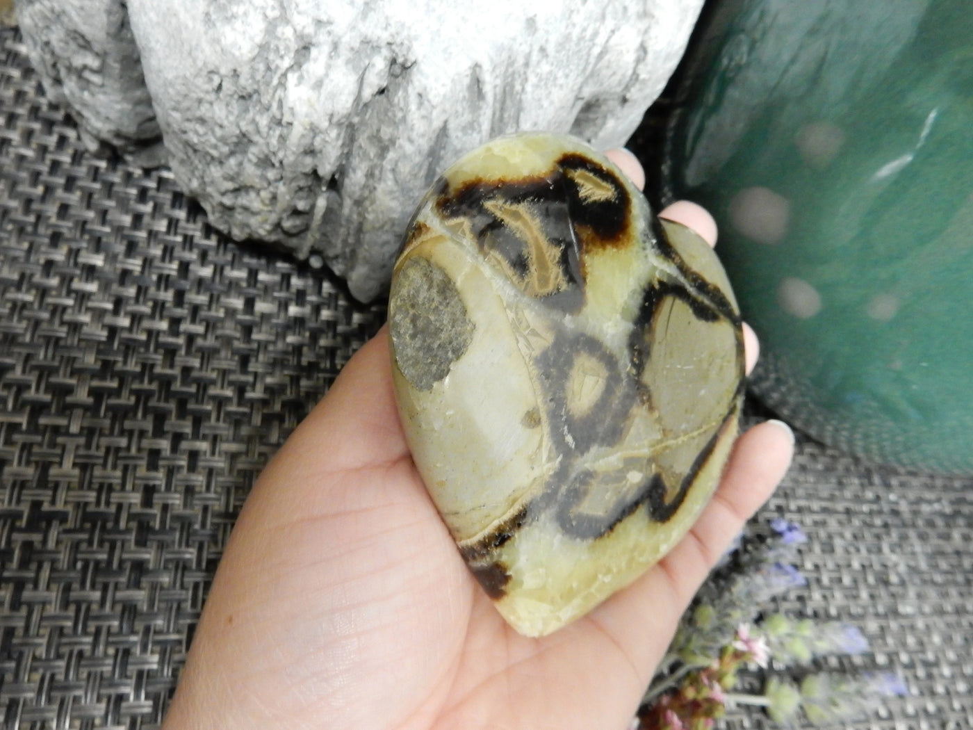 septarian with decorations in the background