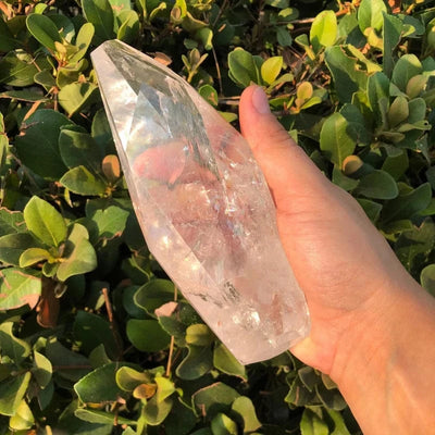 quartz with decorations in the background
