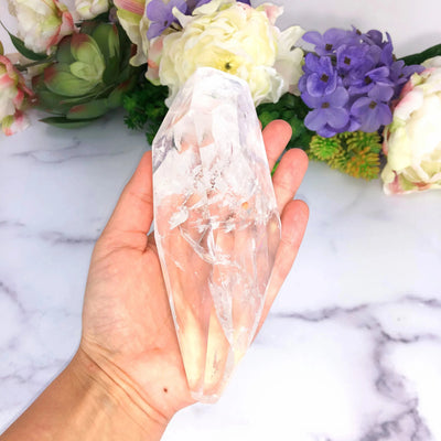 quartz with decorations in the background