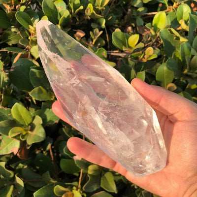 quartz with decorations in the background