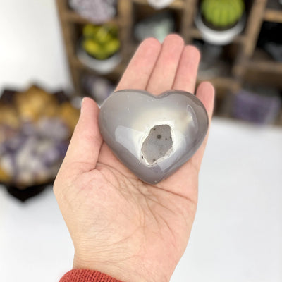 agate with decorations in the background