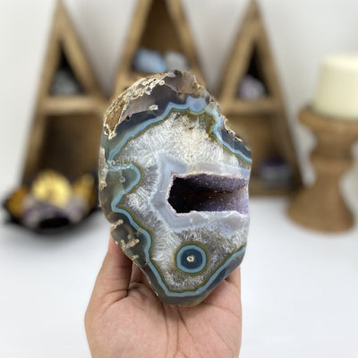 agate with decorations in the background