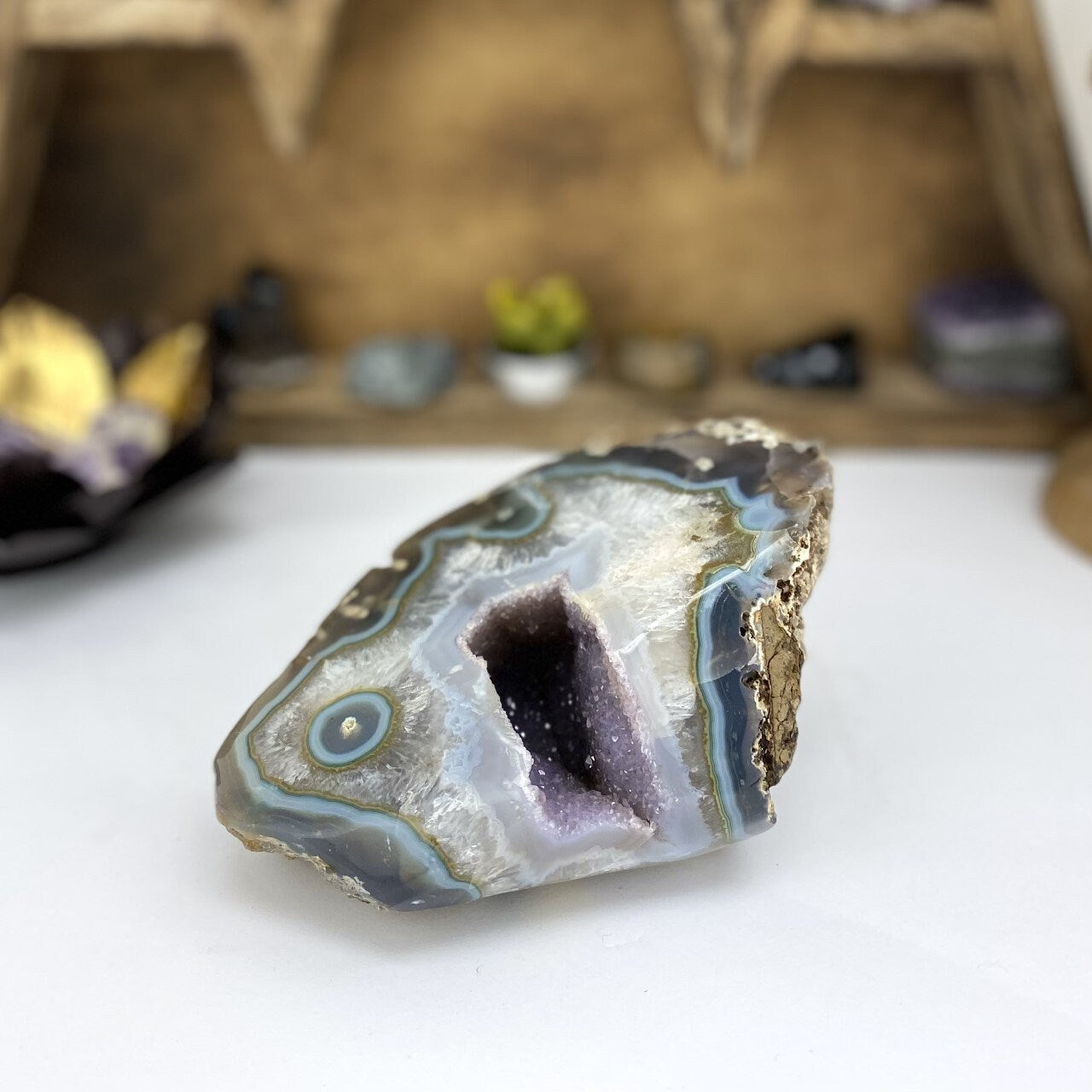 agate with decorations in the background