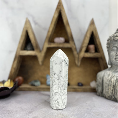 howlite with decorations in the background