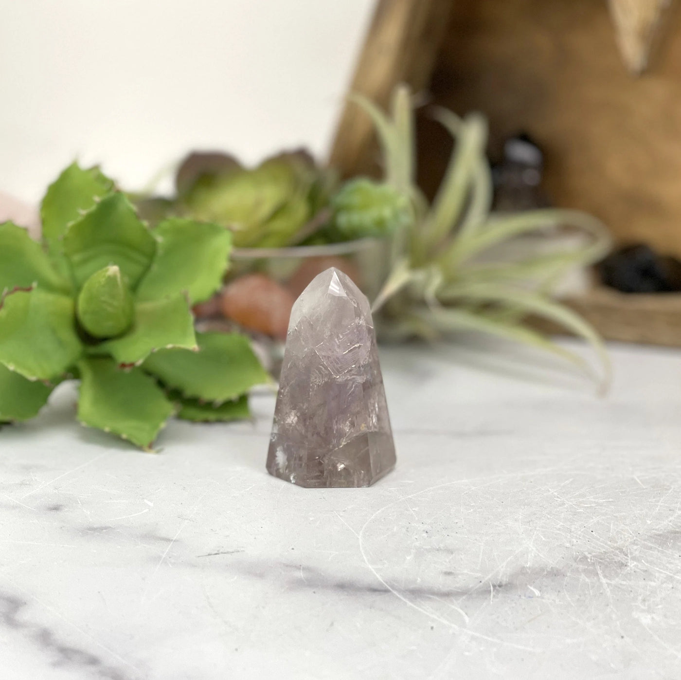 agate with decorations in the background