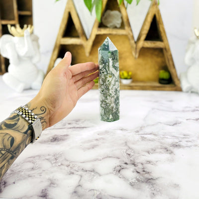 agate with decorations in the background