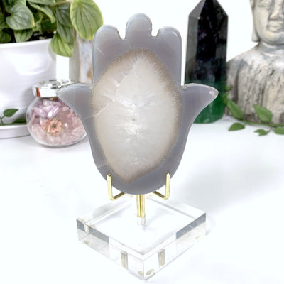 agate with decorations in the background