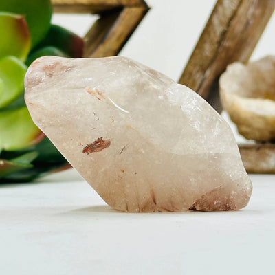 amphibole with decorations in the background