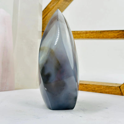 agate with decorations in the background