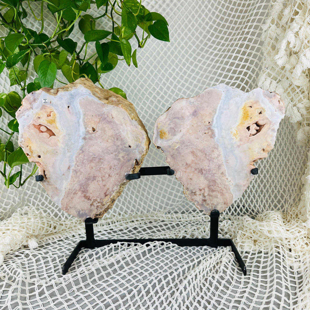 Fashion Raw Pink Amethyst on Metal Stand