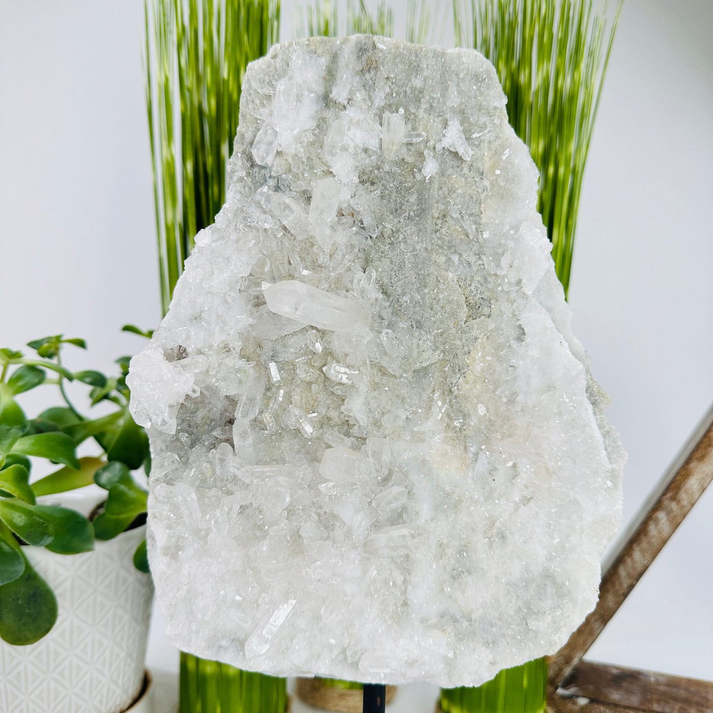 up close shot of crystal quartz with sugar druzy