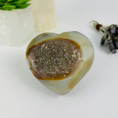 Agate heart with decorations in the background