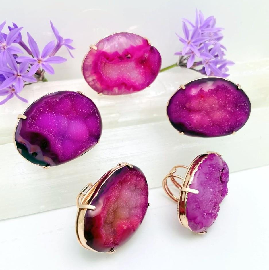5 pink agate rings in a circle