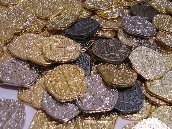 100 pirate coins with a mixture of antique gold, antique silver, shiny gold and shiny silver