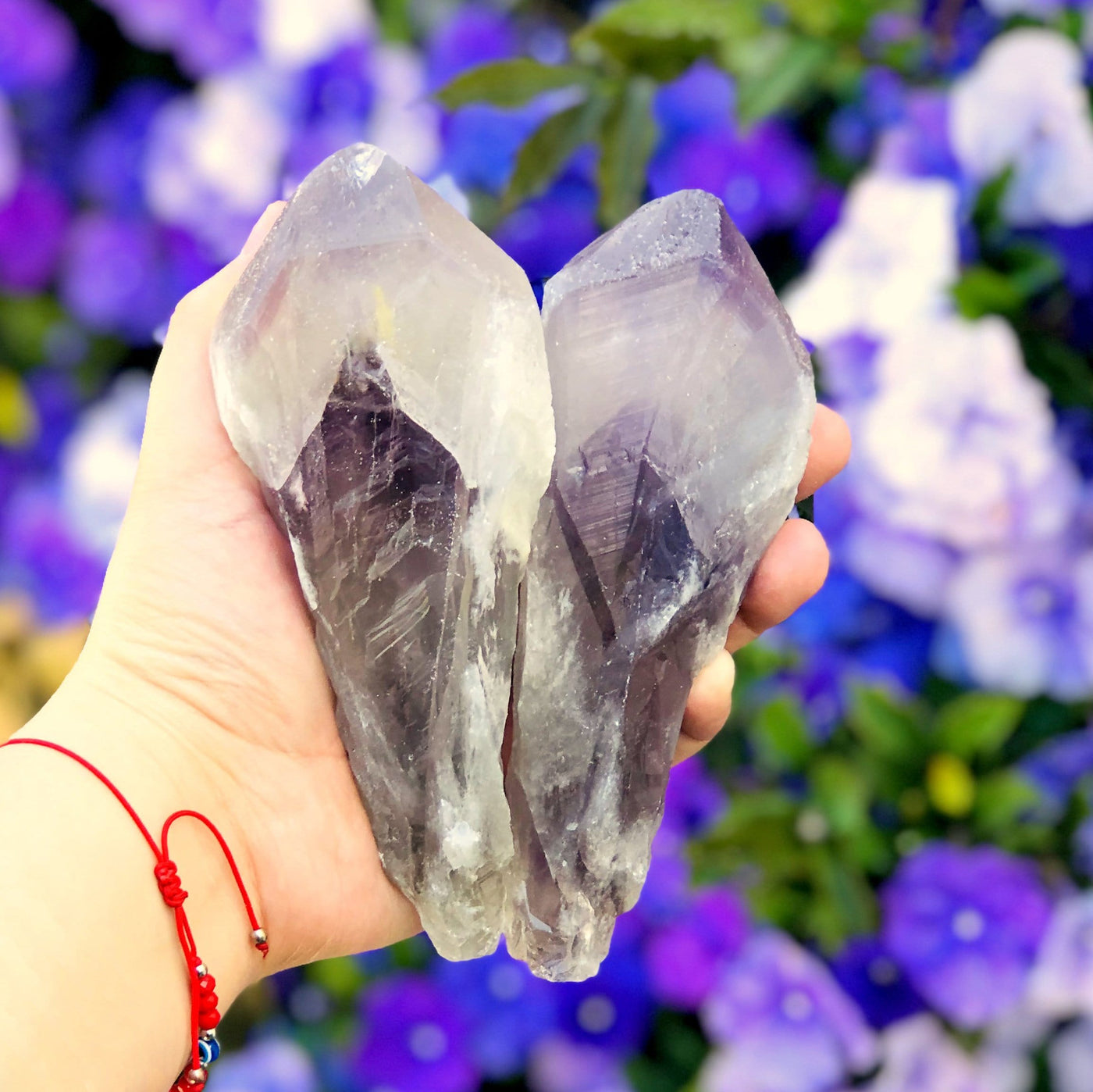 amethyst with phantom point in a hand