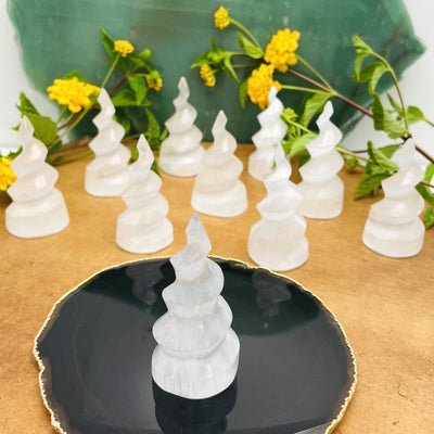 many selenite spiral towers on display for possible variations