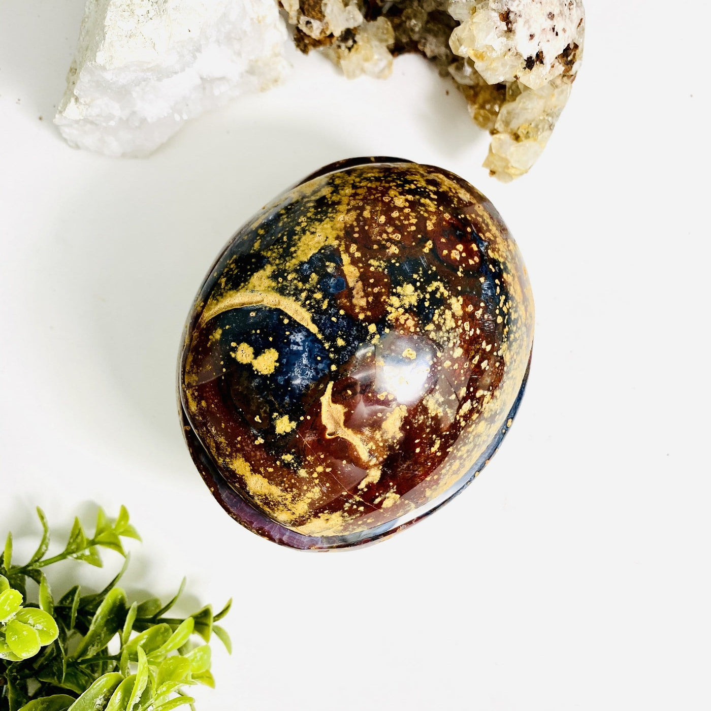 Agate Geode Polished Box closed from an upper-view on a white background