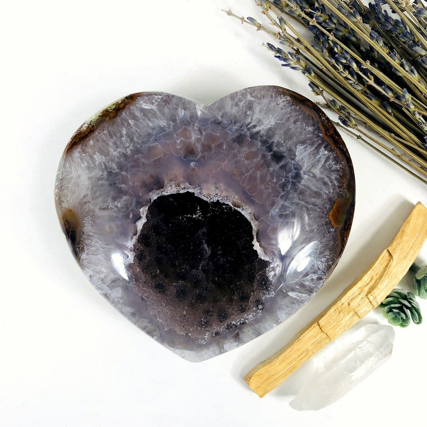 Front facing top view of an Agate Druzy Heart (DOOAK-S24-07) in an alter.