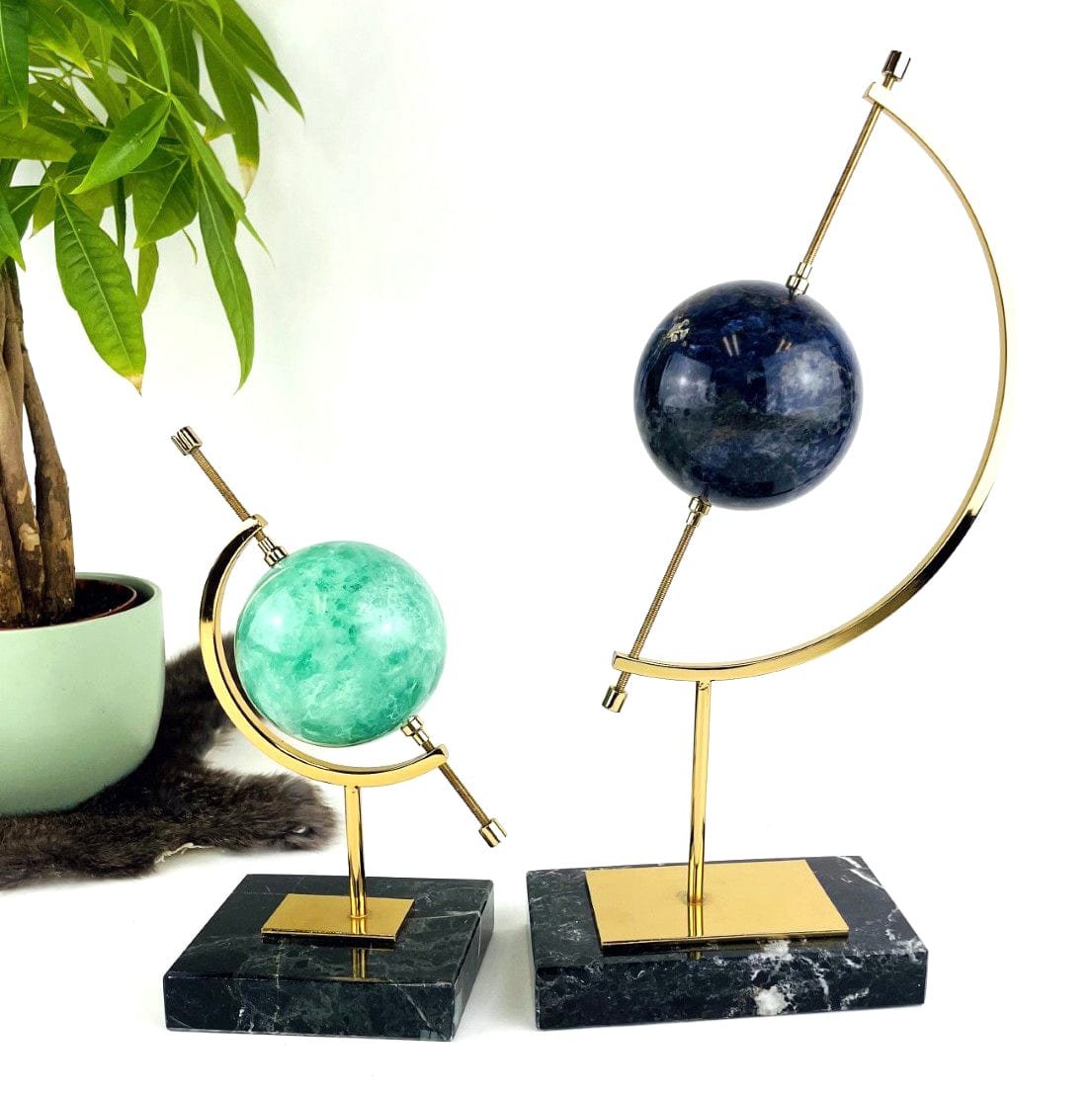 2 Sphere Holders with Caliper with decorations in the background