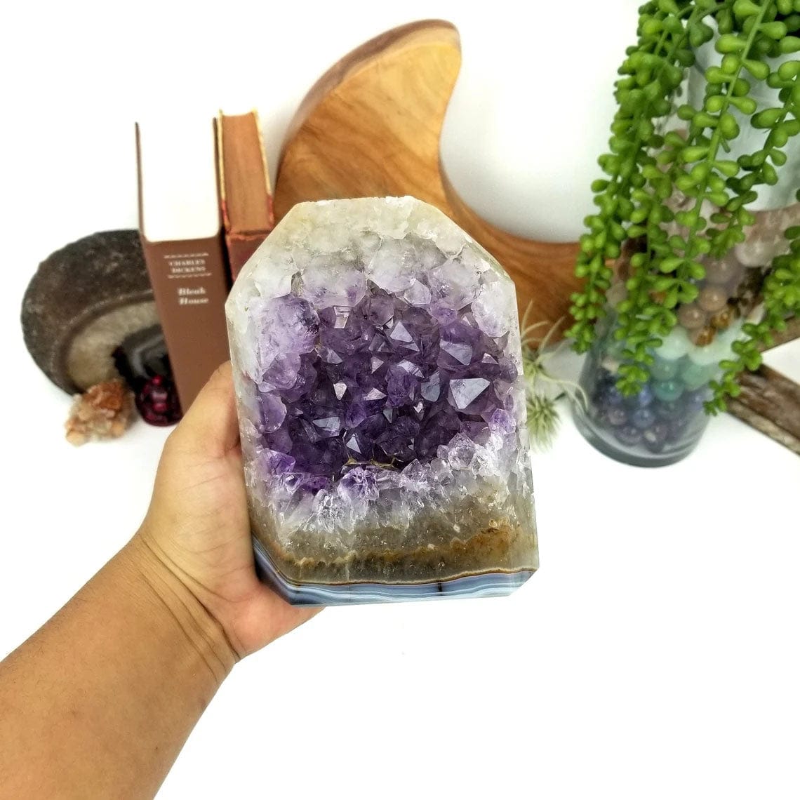 amethyst point in ahand