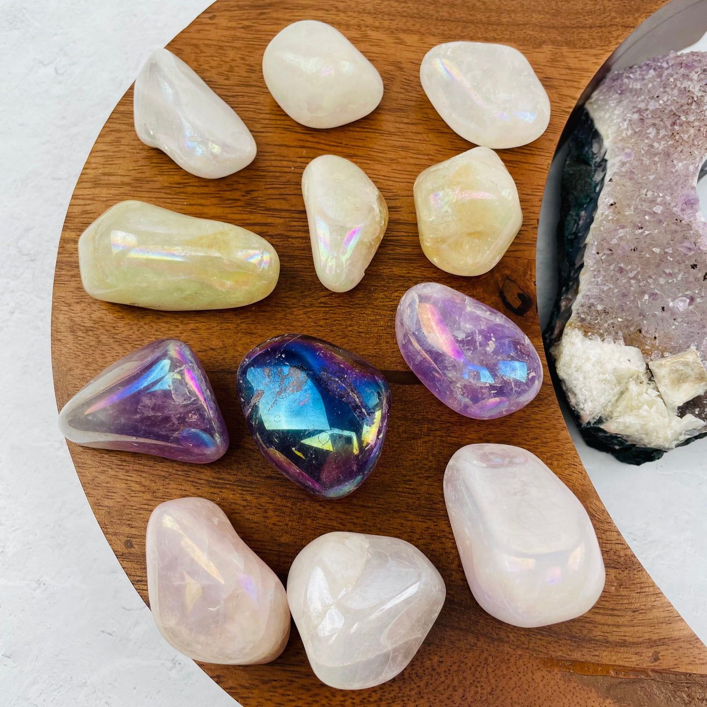 multiple stones displayed to show the differences in the sizes and color shades 