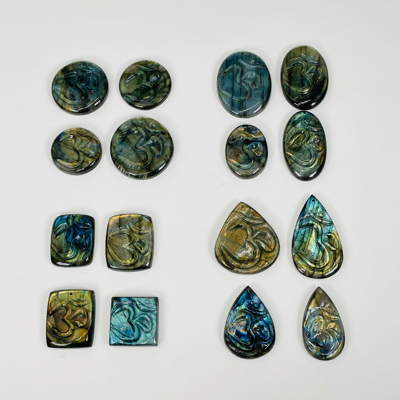 multiple pendants displayed to show the differences in the four variation options available 