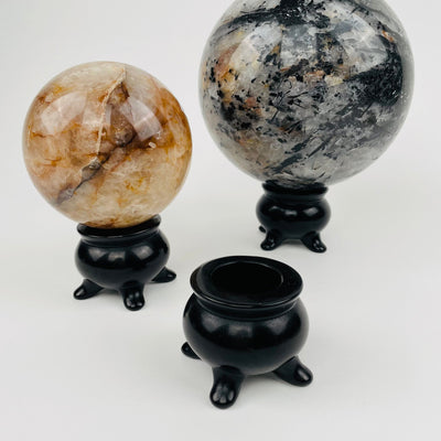 sphere holder displayed with and without spheres 