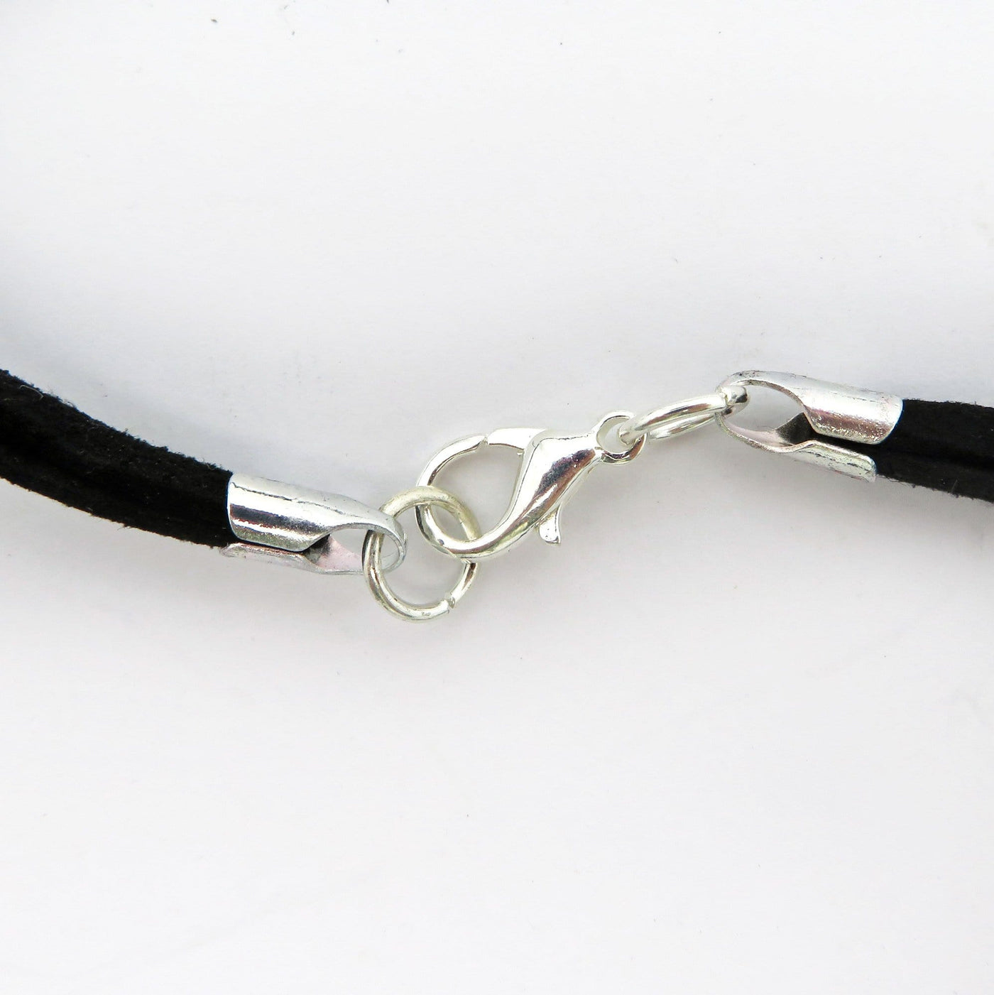necklace connection is a lobster clasp 