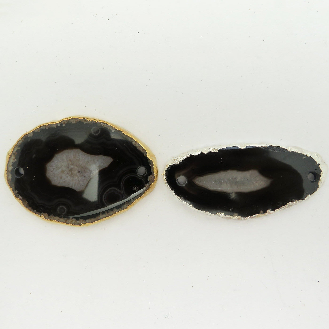 Picture of our black agate slices plated edge being displayed, for both options silver and gold. 