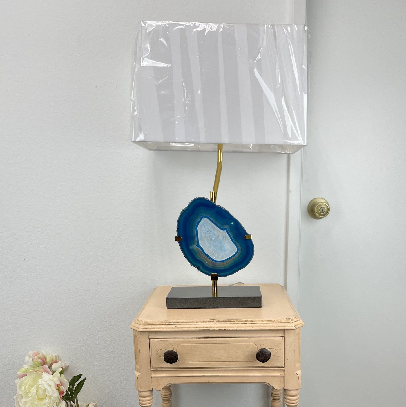 A teal agate slice on a gold lamp on top of a table , The lamp Measures approx: stone base 9.25" x 4.5", white shade 9.5" x 14.5", Total height 25.5" 