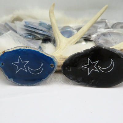 Black and Blue agate slices being displayed next to each other.