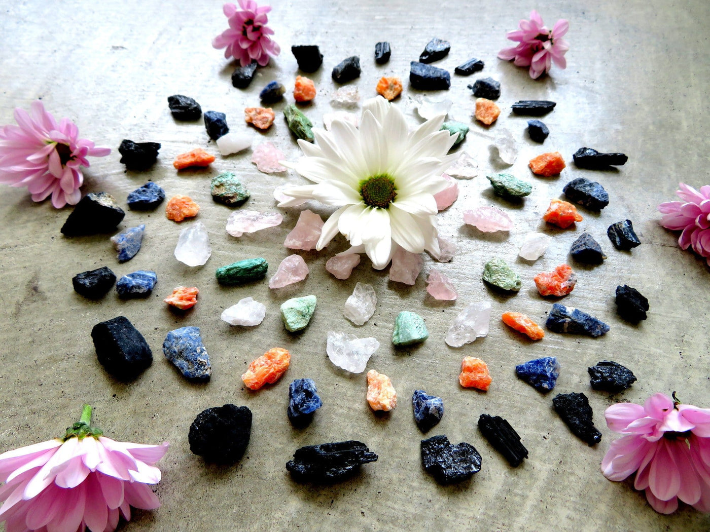 Rough Stone Mixed Set Crystal Grid with flowers