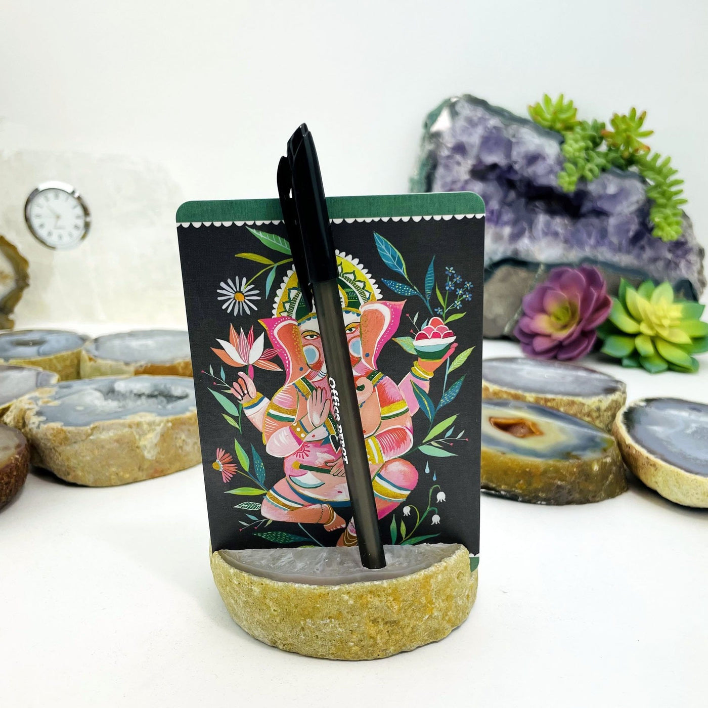This picture is showing an example of use for the agate pen and card holder. 