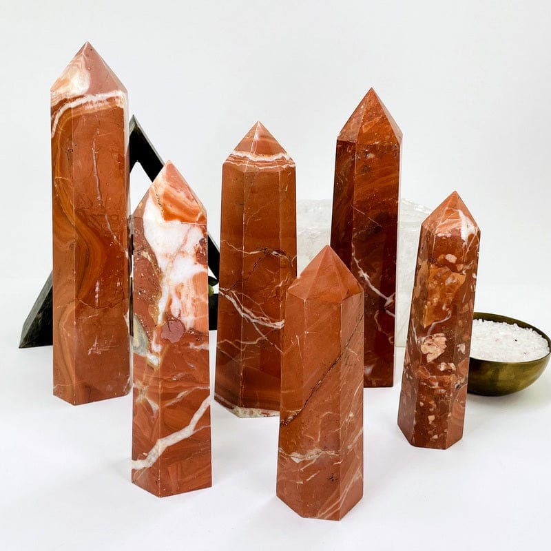 multiple red jasper points displayed to show the differences in the sizes and color shades 