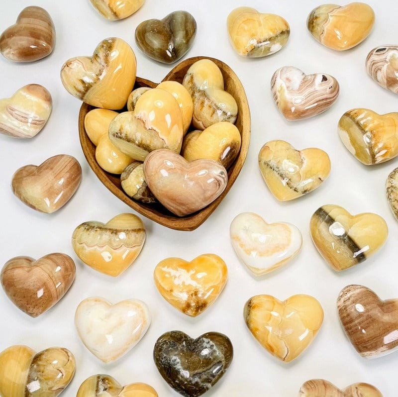 mexican onyx hearts showing the different possible patterns 