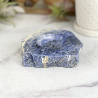 side view of sodalite polished soap dish for thickness