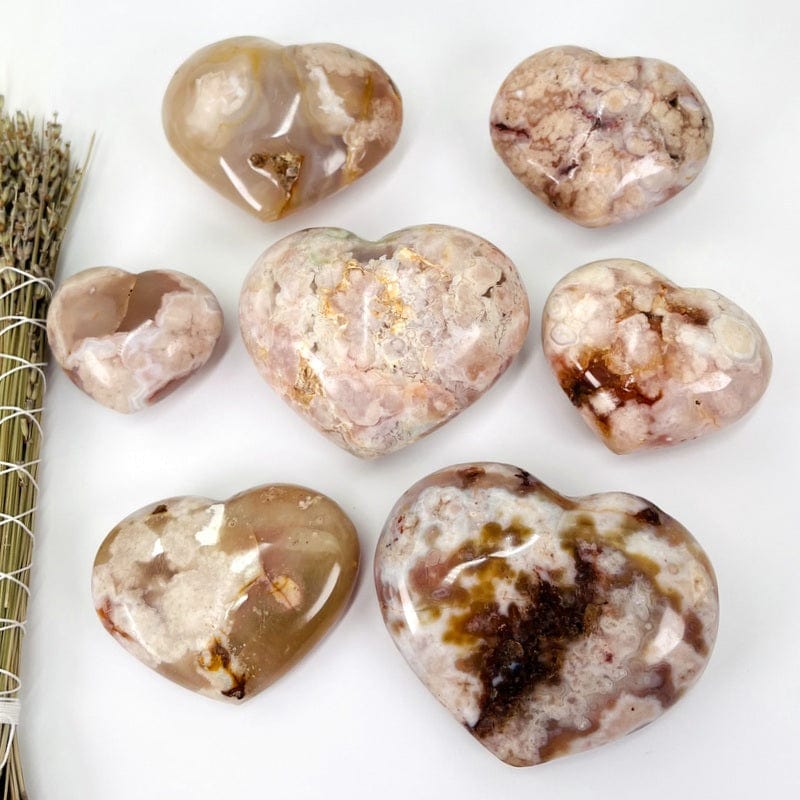 multiple flower agate hearts displaying the different sizes and color patterns 