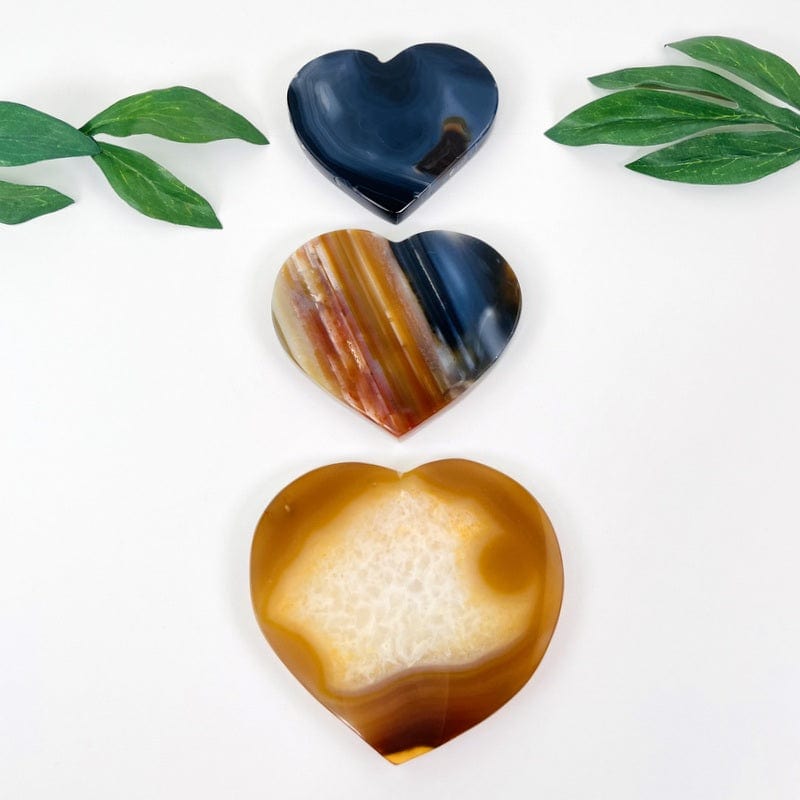 multiple agate hearts displayed next to each other showing the different possible sizes you may get  