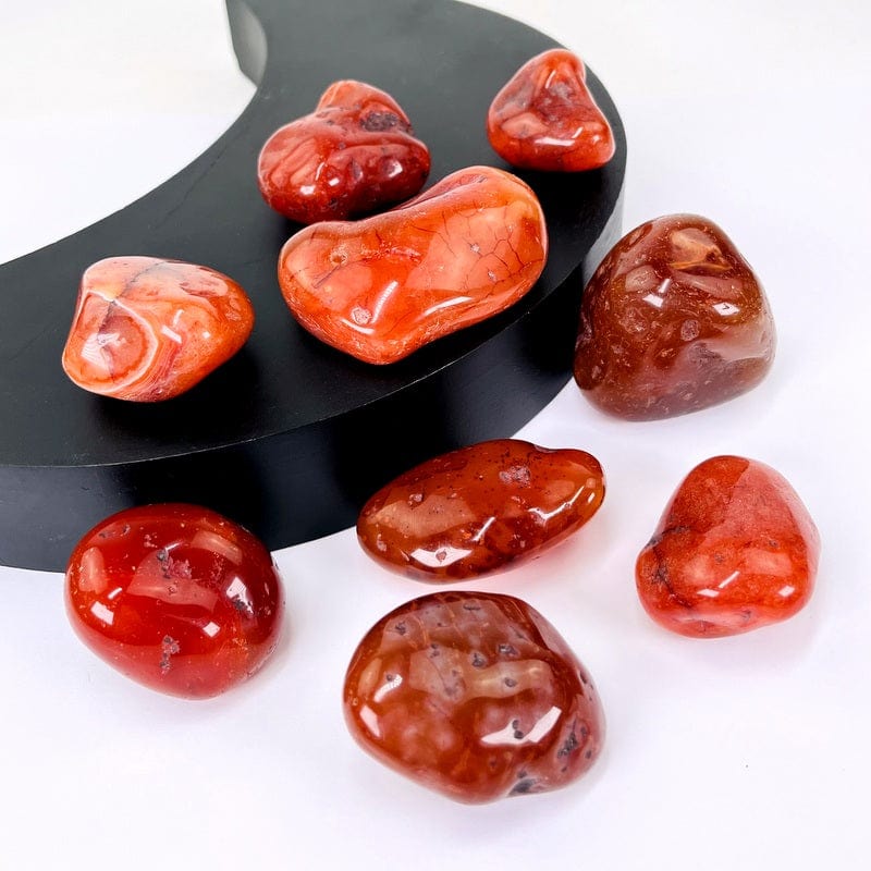 xl carnelian tumbled stones displayed to show the sizes and thickness 