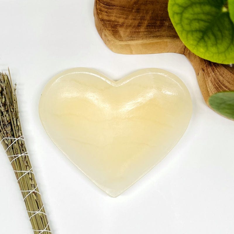 close up of the details in this light onyx heart bowl 