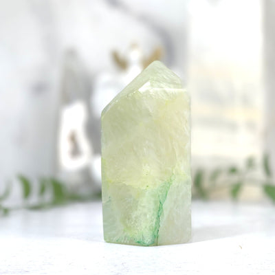 Side angle of the Dyed Green Agate Point