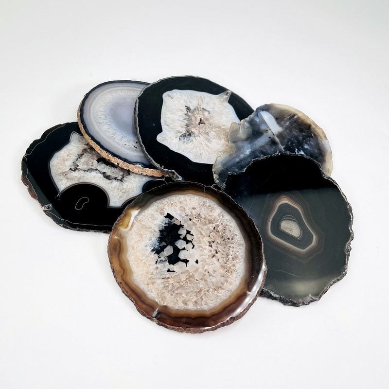 multiple agate slices displayed to show the differences in the color shade  options  